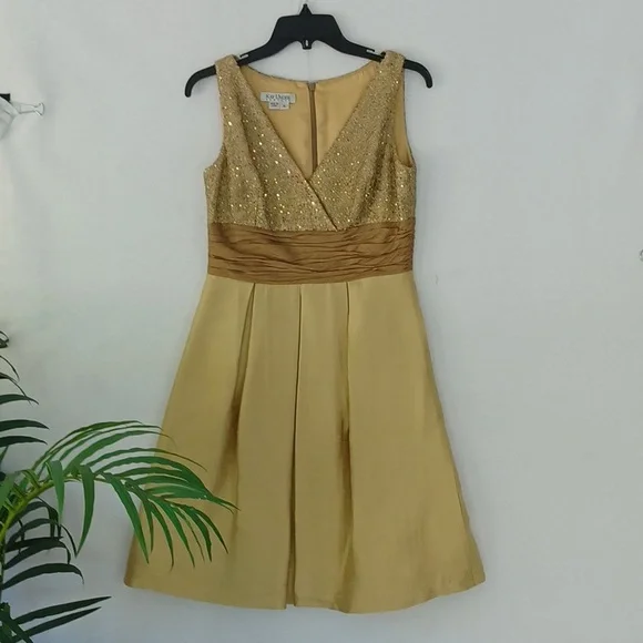 Kay Unger Dresses | Kay Unger Tailored Gold Cocktail Dress, W/ Sequin Top, Size 8 | Color: Gold | Size: 8 | Suzrolb's Closet
